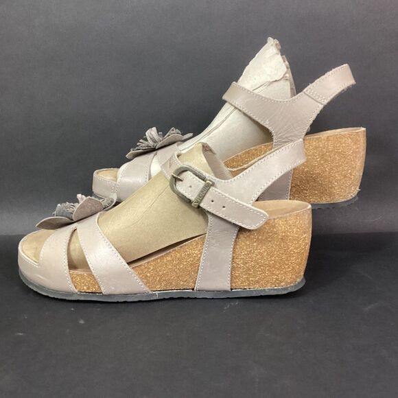 Vionic Orthaheel Strappy Slingback-Women 7-Tan-Flower-Buckle-Cork Heel-Gibraltar - Picture 1 of 13